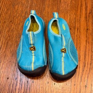 KEEN Rockbrook CNX water shoes - size 10 youth